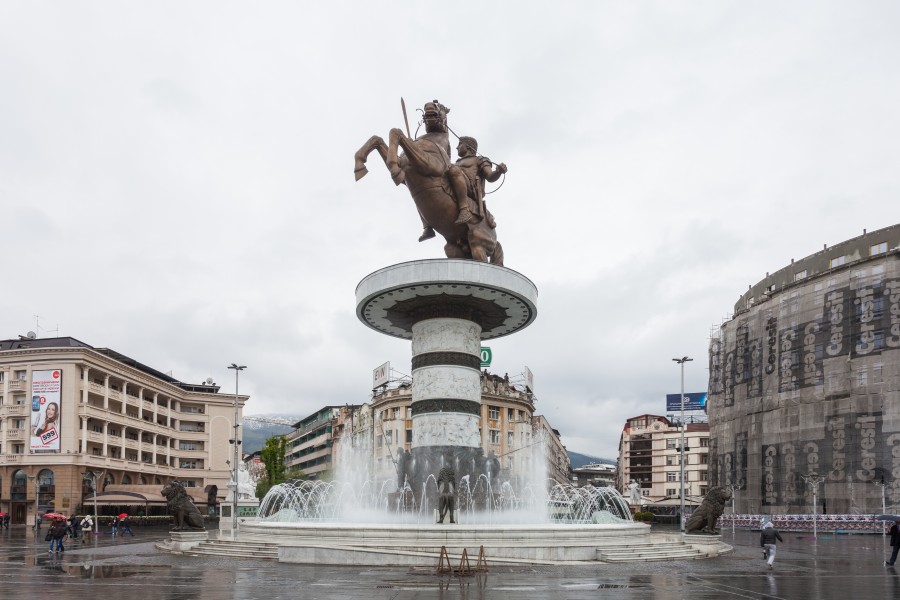 Guerrero a caballo, Skopie, Macedonia, 2014-04-16, DD 08