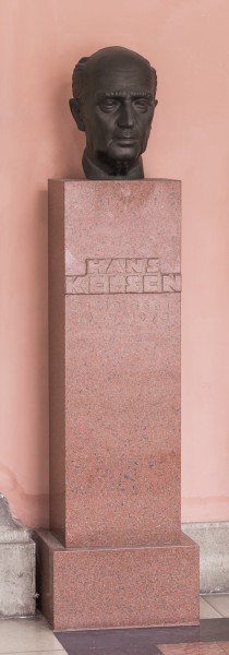 Hans Kelsen (Nr. 17) - Bust in the Arkadenhof, University of Vienna - 0286