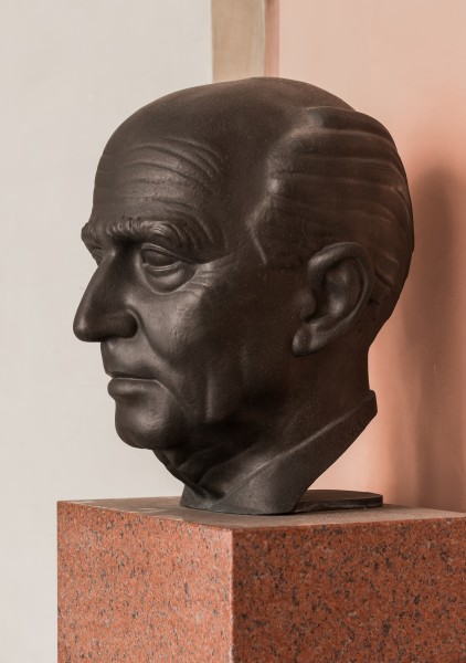 Hans Kelsen (Nr. 17) - Bust in the Arkadenhof, University of Vienna - 0292