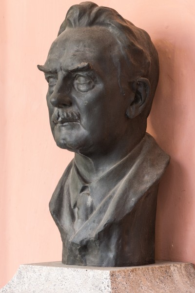 Hans Molisch (Nr. 25) Bust in the Arkadenhof, University of Vienna 2234