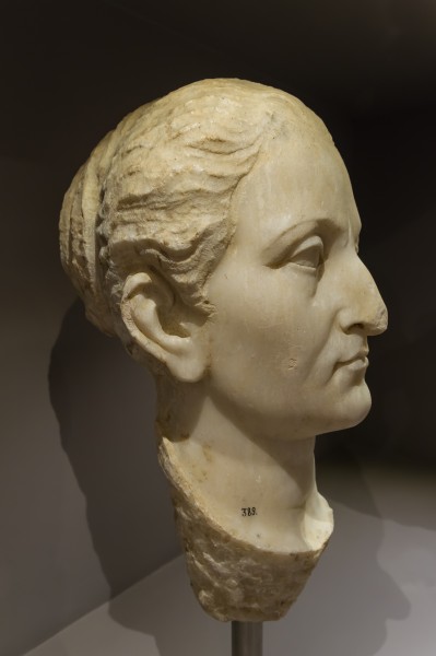 Head of a roman mature woman archmus Heraklion