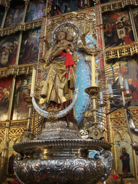 Interior of Almudena Cathedral 215