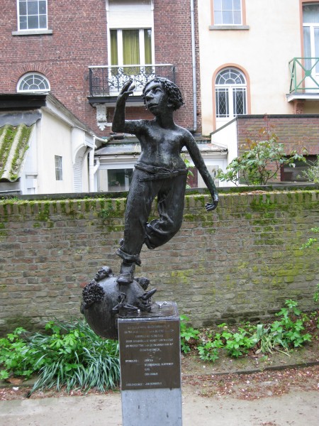 Jan Rosseels bronze statue in Leuven