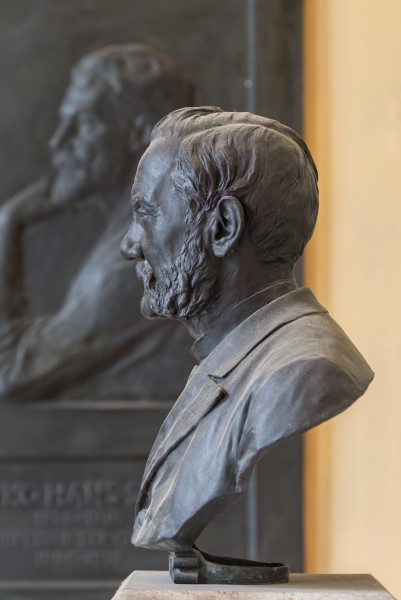 Josef Unger (Nr. 65) bust (bronce) in the Arkadenhof, University of Vienna-9321