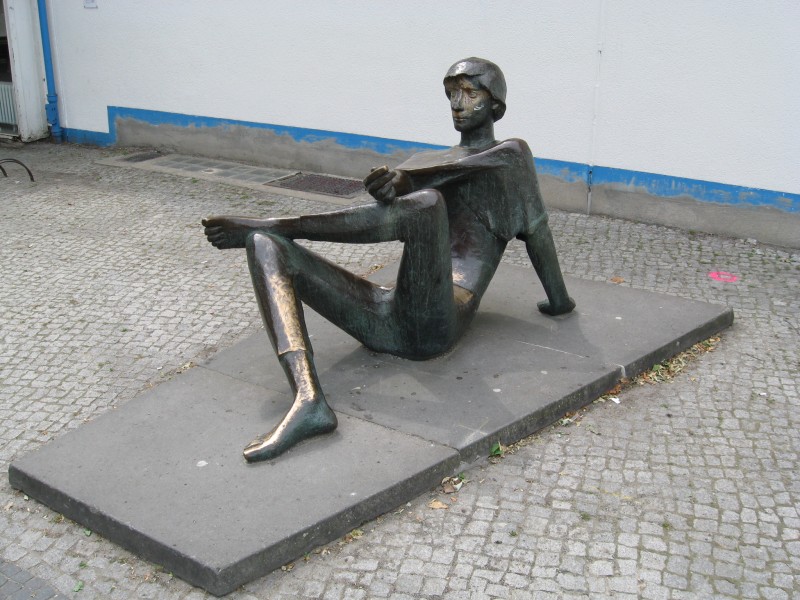 Juengling-Wenke-Brunnenplastik9-ahmberlin