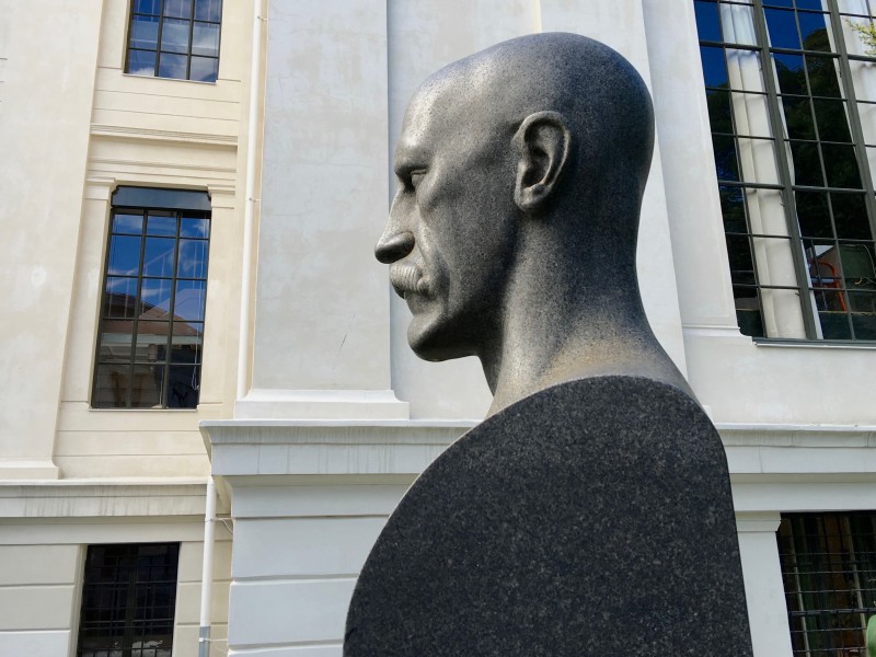 Kai Nielsen Fridtjof Nansen bust 1920 Universitetshagen Oslo Norway-2016-08 profile