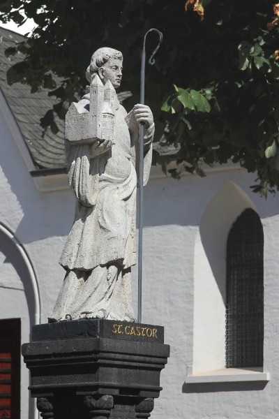 Karden Statue Kastorbrunnen 2012-08-18