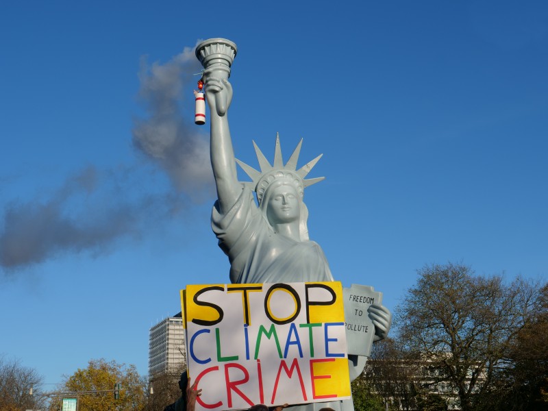 Klima-Kohle-Demo - Statue of Pollution