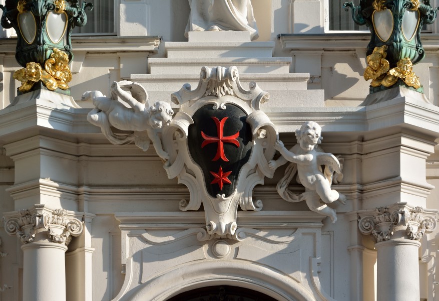 Kreuzherrenhof Wappen ueber Eingang DSC 8911w