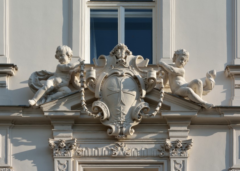 Kreuzherrenhof Wappen ueber FensterDSC 8921w