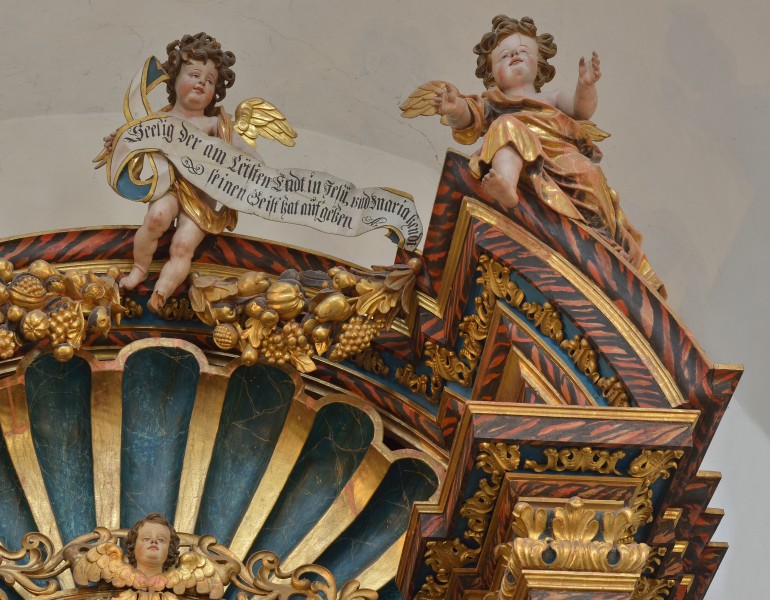 Liebfrauenkirche Säben Detail des Seitenaltars mit Engeln