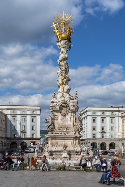 Linz Hauptplatz Dreifaltigkeitssäule 09 2015