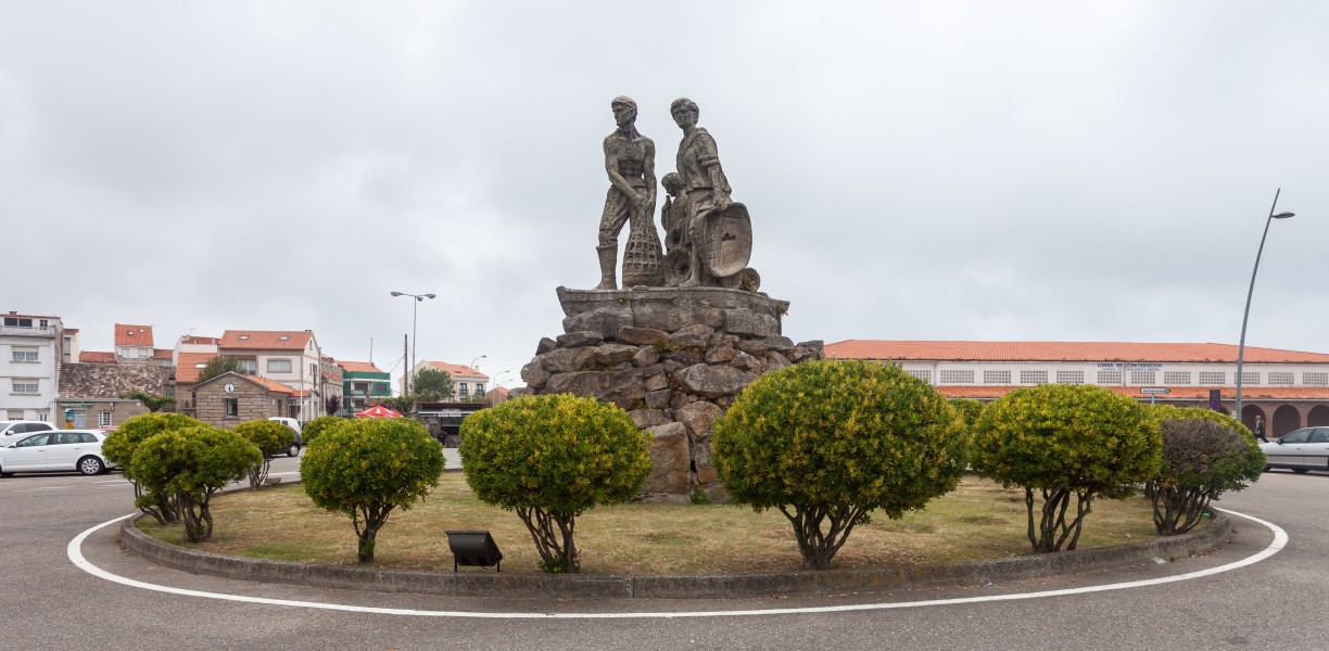 Monumento á Familia Mariscadora. O Grove. Alfonso Vilar Lamelas 1972
