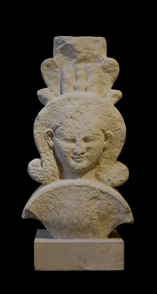 Naïskos uræus chypre Louvre AM 2755
