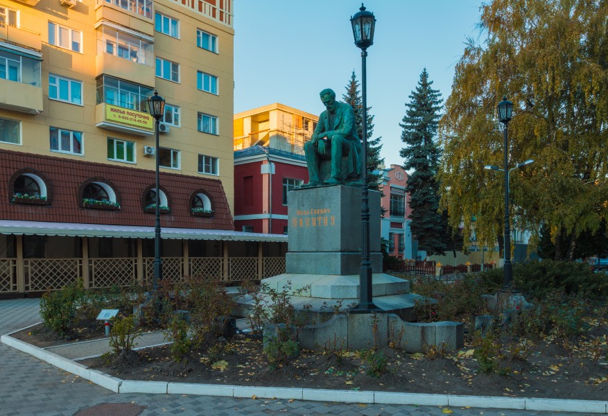 Nikitin monument in Voronezh (2015)