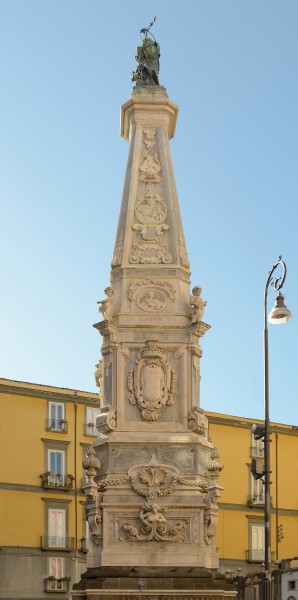 Obelisco di San Domenico Maggiore 2 a Napoli
