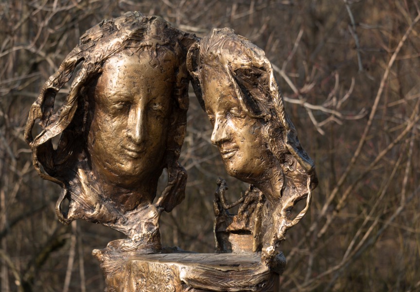 Obermenzing - Schloss Blutenburg - Agnes Bernauer Denkmal mit Tele 006