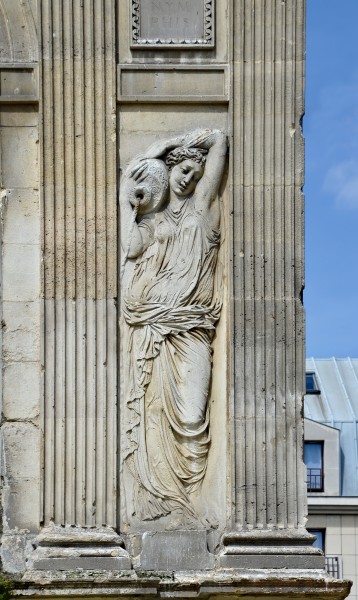 Paris Fontaine Innocents Nymphe1 2013