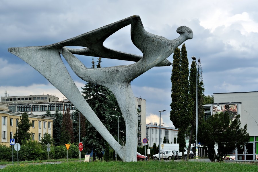 PL-PK Mielec, rzeźba Lot (Henryk Burzec 1964-1966) 2016-08-15--15-16-47-001