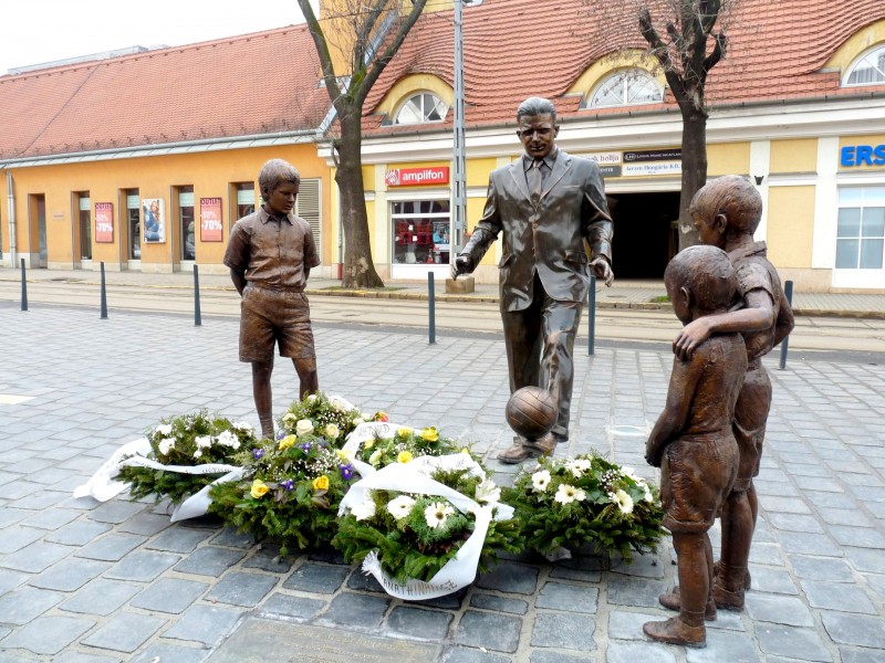 Puskás statue in Óbuda-2
