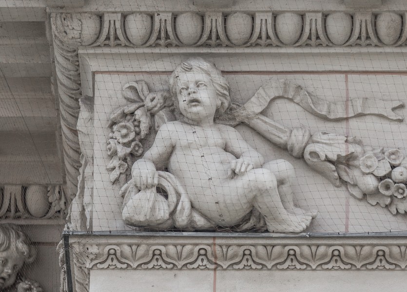 Putto 10 at the NHM Vienna, Medium Avant-corps Bellariastraße-3678