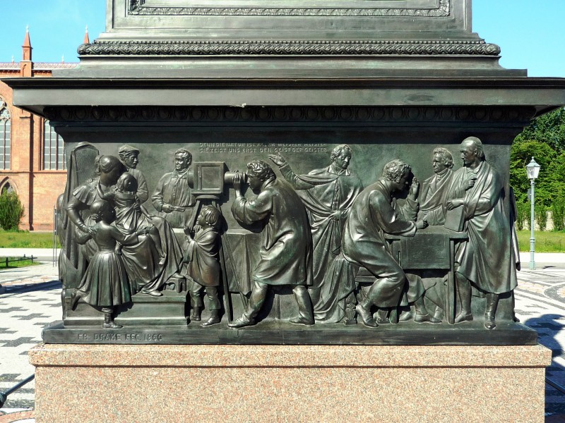 Schinkelplatz Denkmal Beuth Sockelrelief