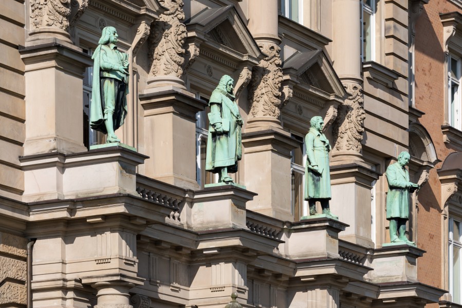 Sievekingplatz 1 (Hamburg-Neustadt).Ziviljustizgebäude.Bauschmuck.Plastiken.0.2.12260.ajb