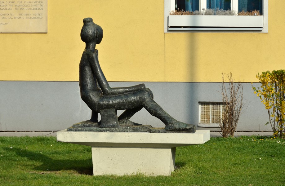 Sitzendes Mädchen by Hans Knesl, Wienerbergstraße 14 (02)
