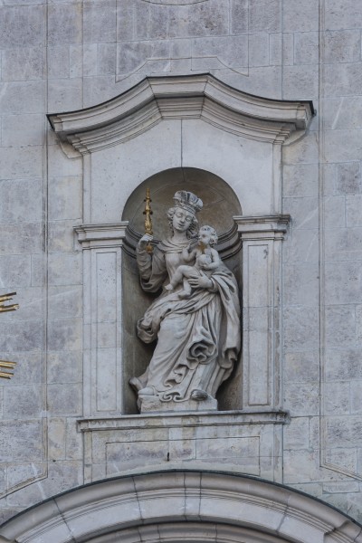 Spital aP Stiftskirche Fassade Maria mit Kind