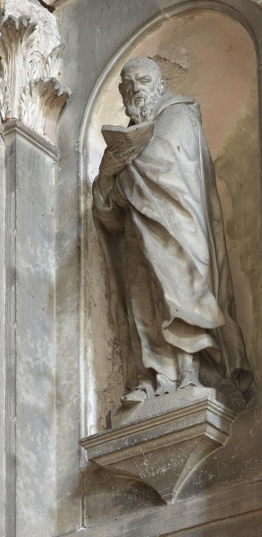 Statue behind the entrance Basilica di Santa Maria della Salute