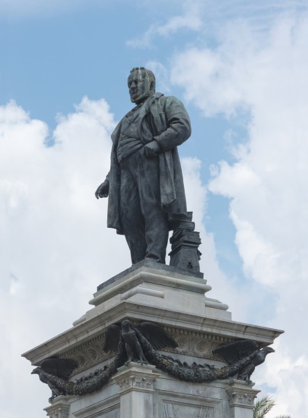 Statue Cavour front courthouse, Rome, Italy