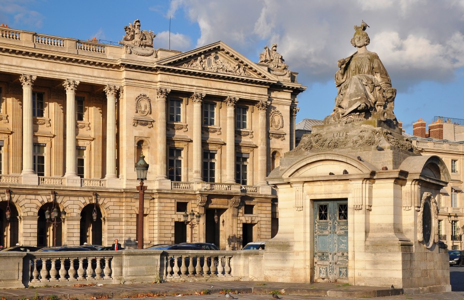Statue of Lille on place de la Concorde 001