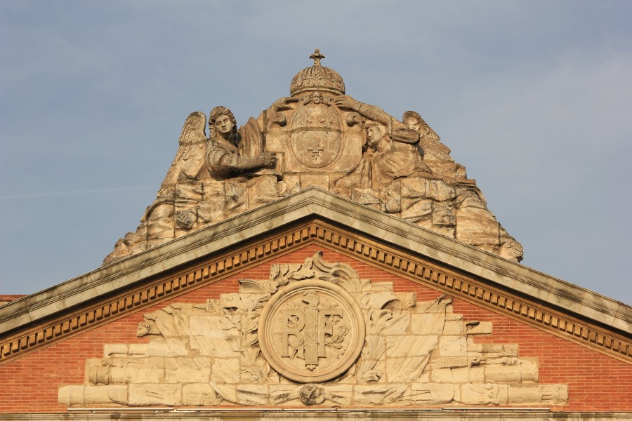 Statue sur le fronton du Capitole de Toulouse (3)