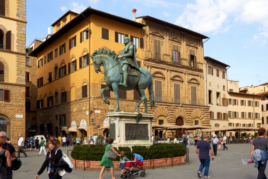 Statue to Cosimo I by Giambologna 2013-09-17
