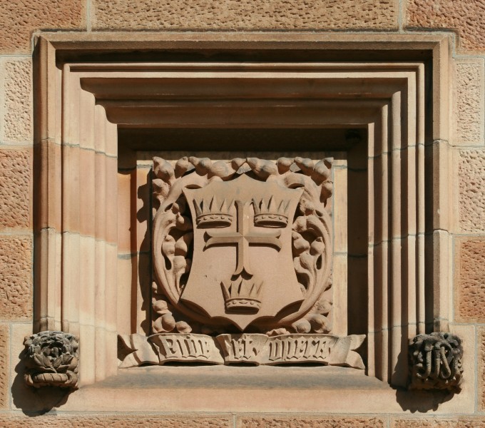 SydneyUniversity GreatHall SandstoneCrest 3
