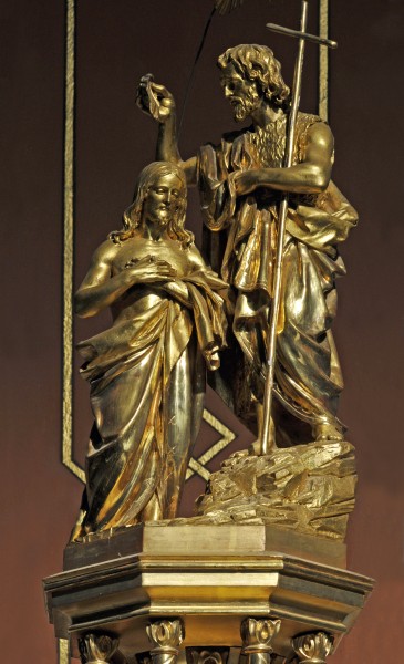 Taufbecken Jesus und Tühfer in Holz vergoldet Pfarrkirche St. Ulrich in Gröden