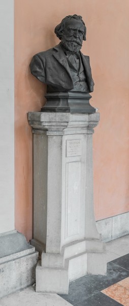 Theodor Meynert (1833-1892), Nr. 110, bust (bronze) in the Arkadenhof of the University of Vienna-2677-HDR