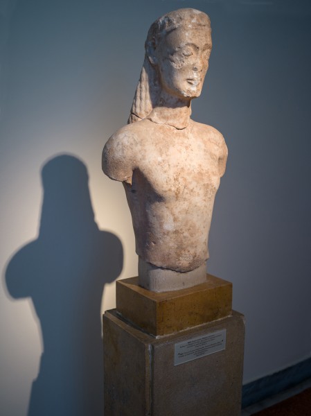 Torso kuros Moscato Attica National Archaeological Museum of Athens left