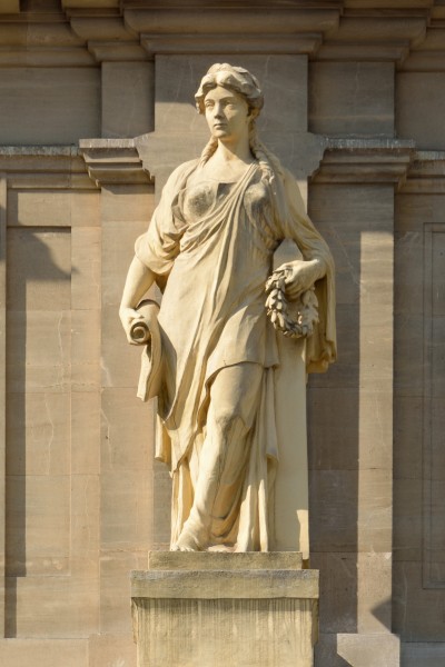 TU Wien Stiege 2 Statue 4 DSC 7815w