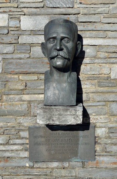 Volks- und Hauptschule 07, Lend - Franz Brutar monument