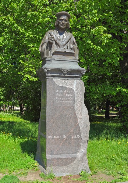 Vyborg June2012 Teatralnaya Square Agricola Monument