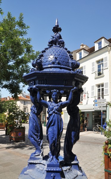 Wallace Fountain in Rueil-Malmaison 002