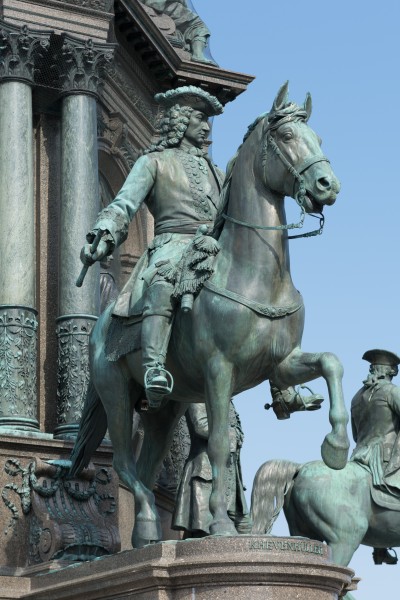 Wien Museumsplatz Maria Theresien Denkmal Khevenhüller vl