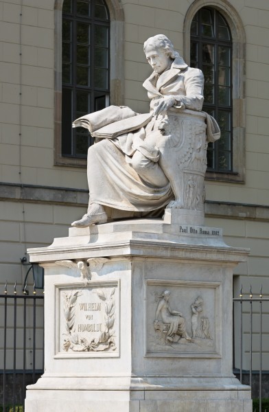Wilhelm von Humboldt Denkmal - Humboldt Universität zu Berlin
