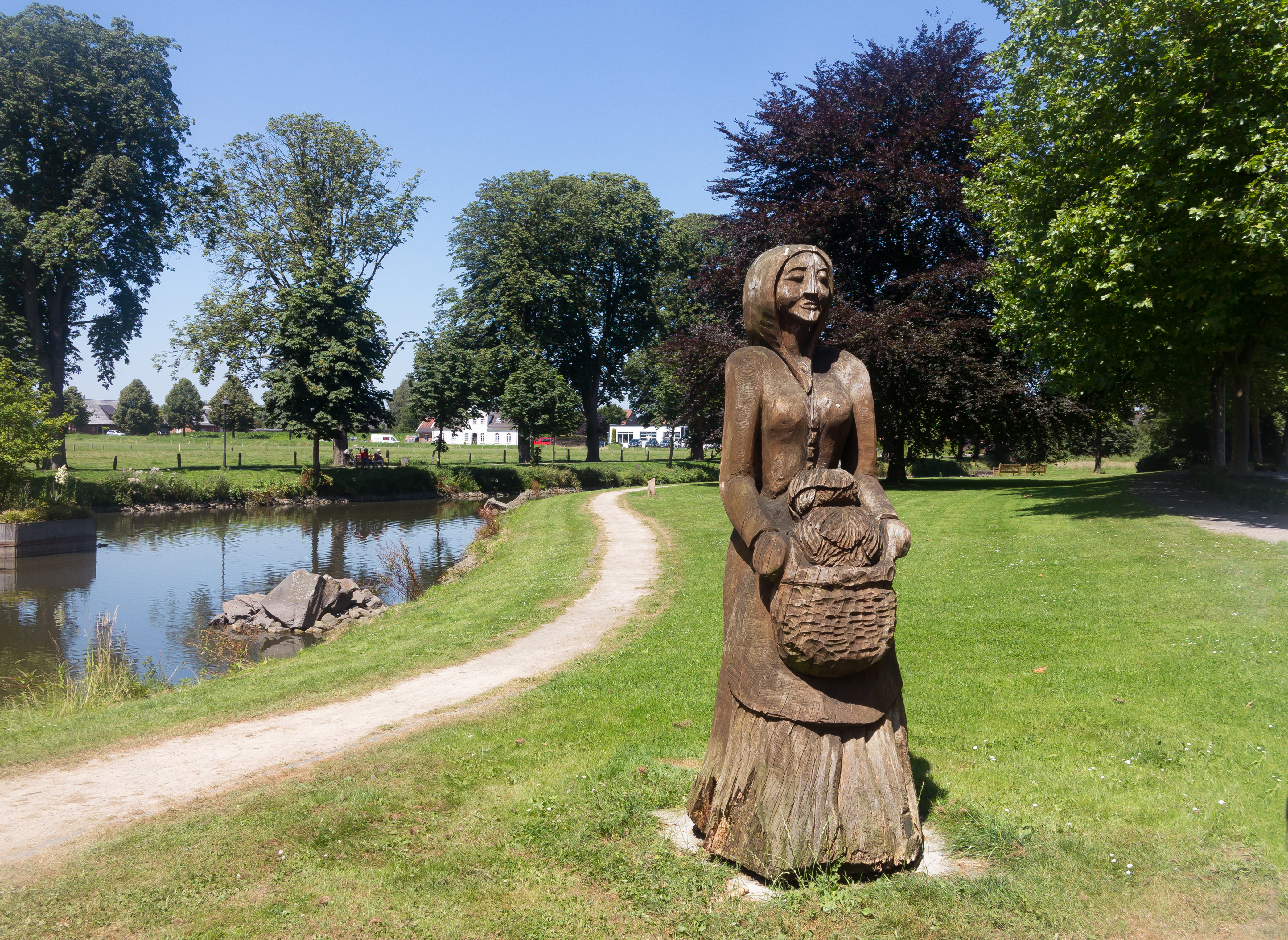 Raesfeld, sculptuur Kappes Anna positie2 foto8 2016-07-19 13.22