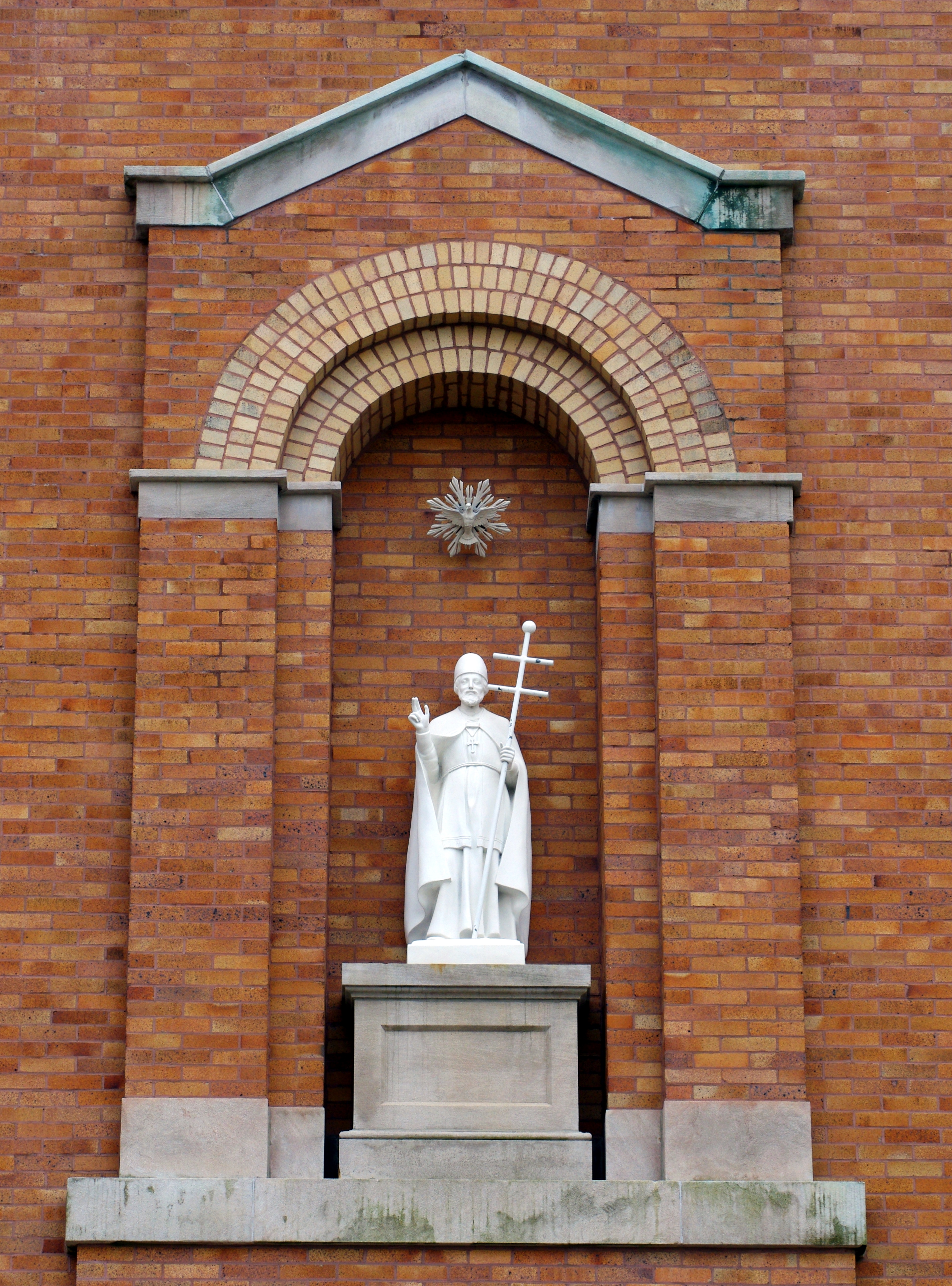 Saint Leo Church (Columbus, Ohio), exterior, detail of statues depicting Pope Leo the Great and the Holy Spirit