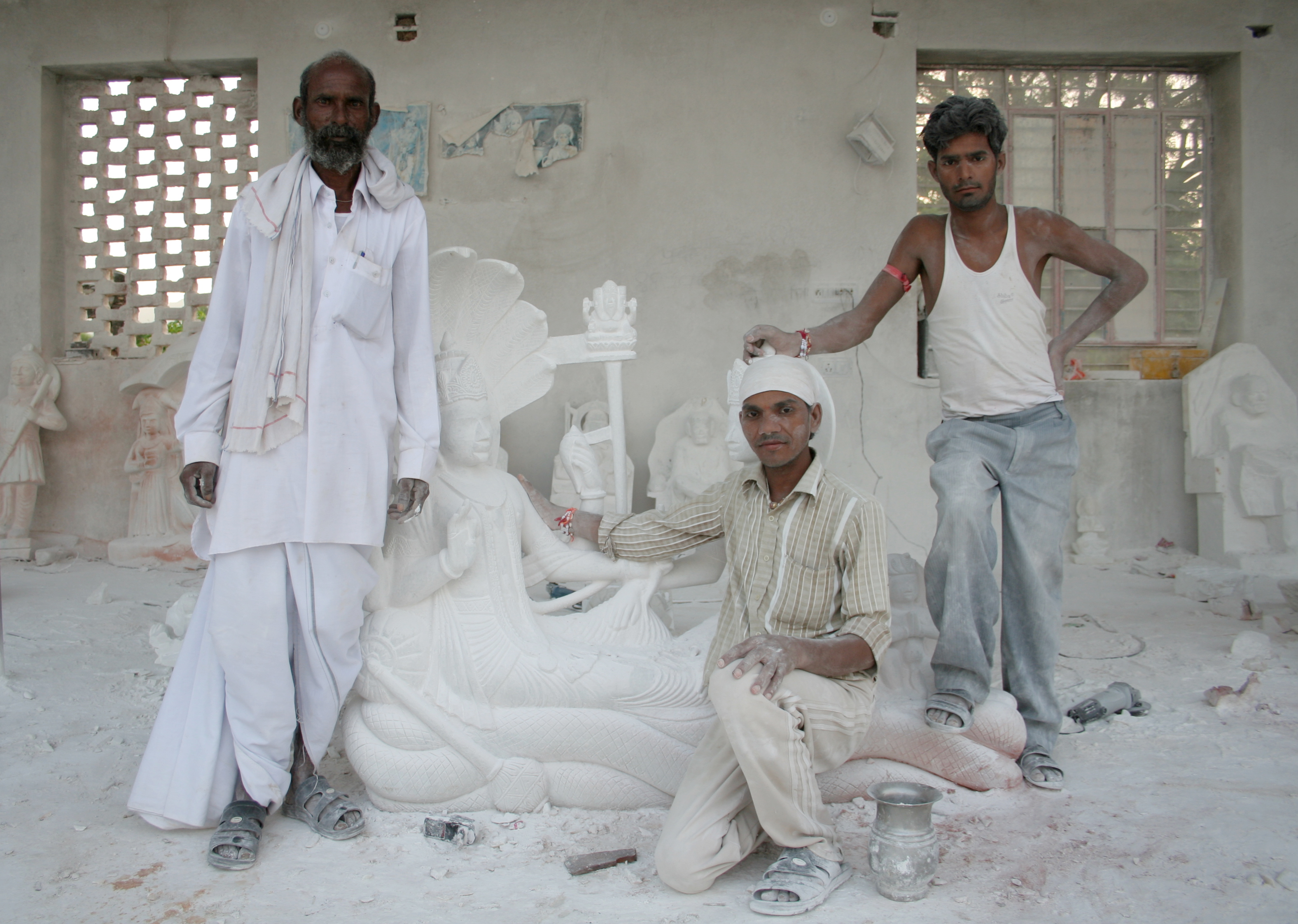 Sculpteurs de statues en marbre, près de Jaipur, Rajasthan, Inde