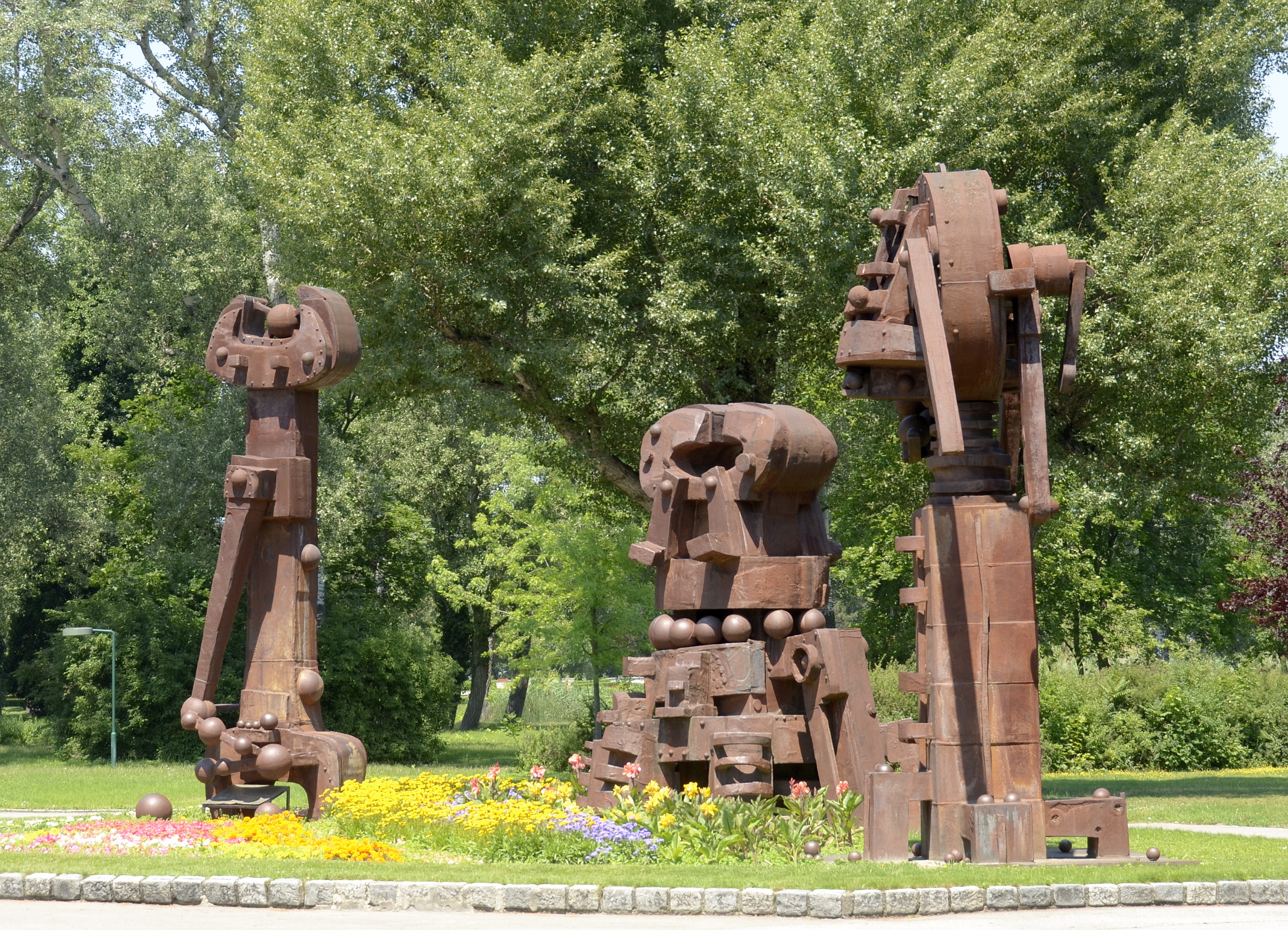 Skulpturengruppe-Donaupark-Wien-DSC2382b