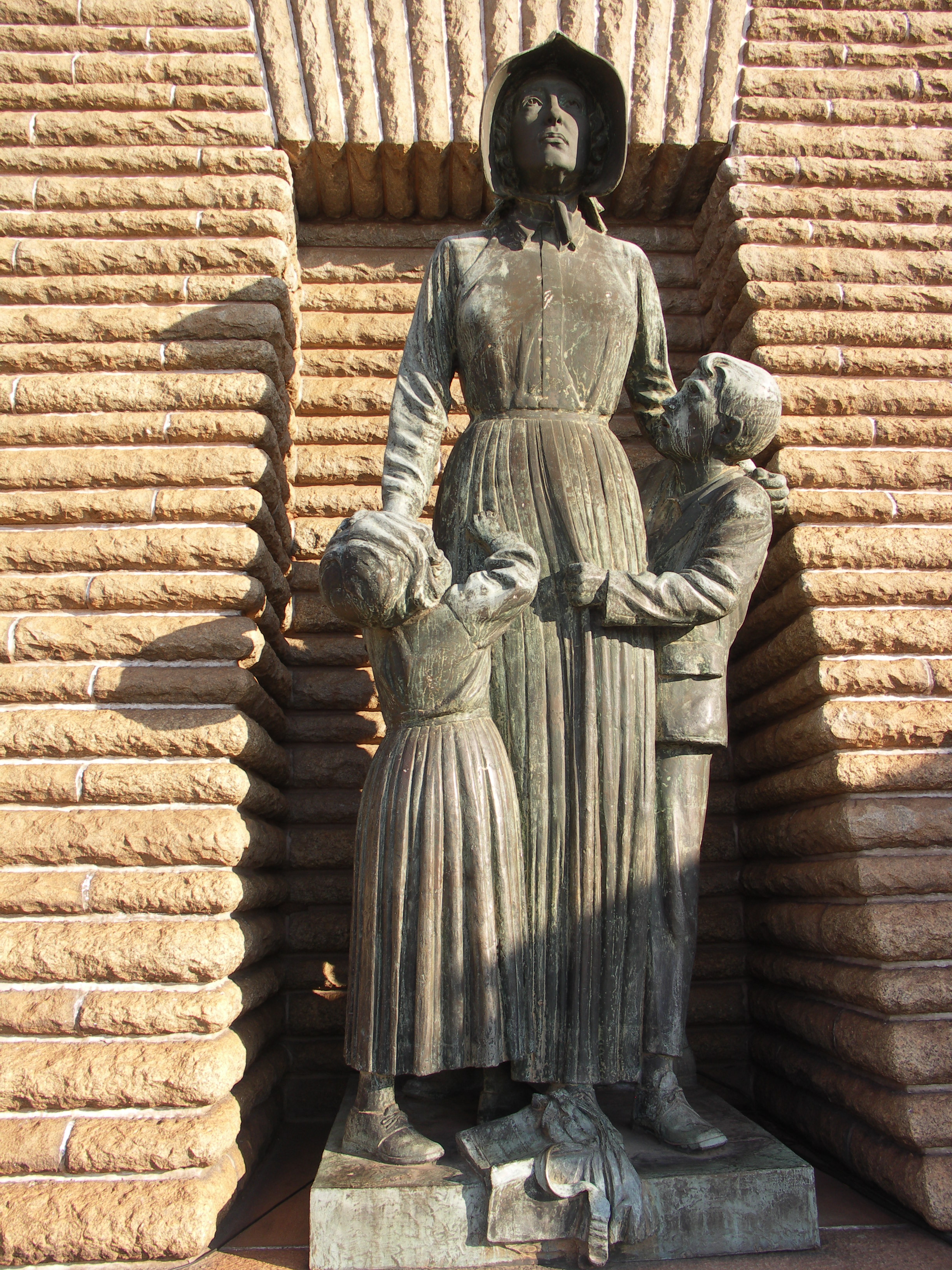 South Africa-Voortrekker Monument-Woman and Children01