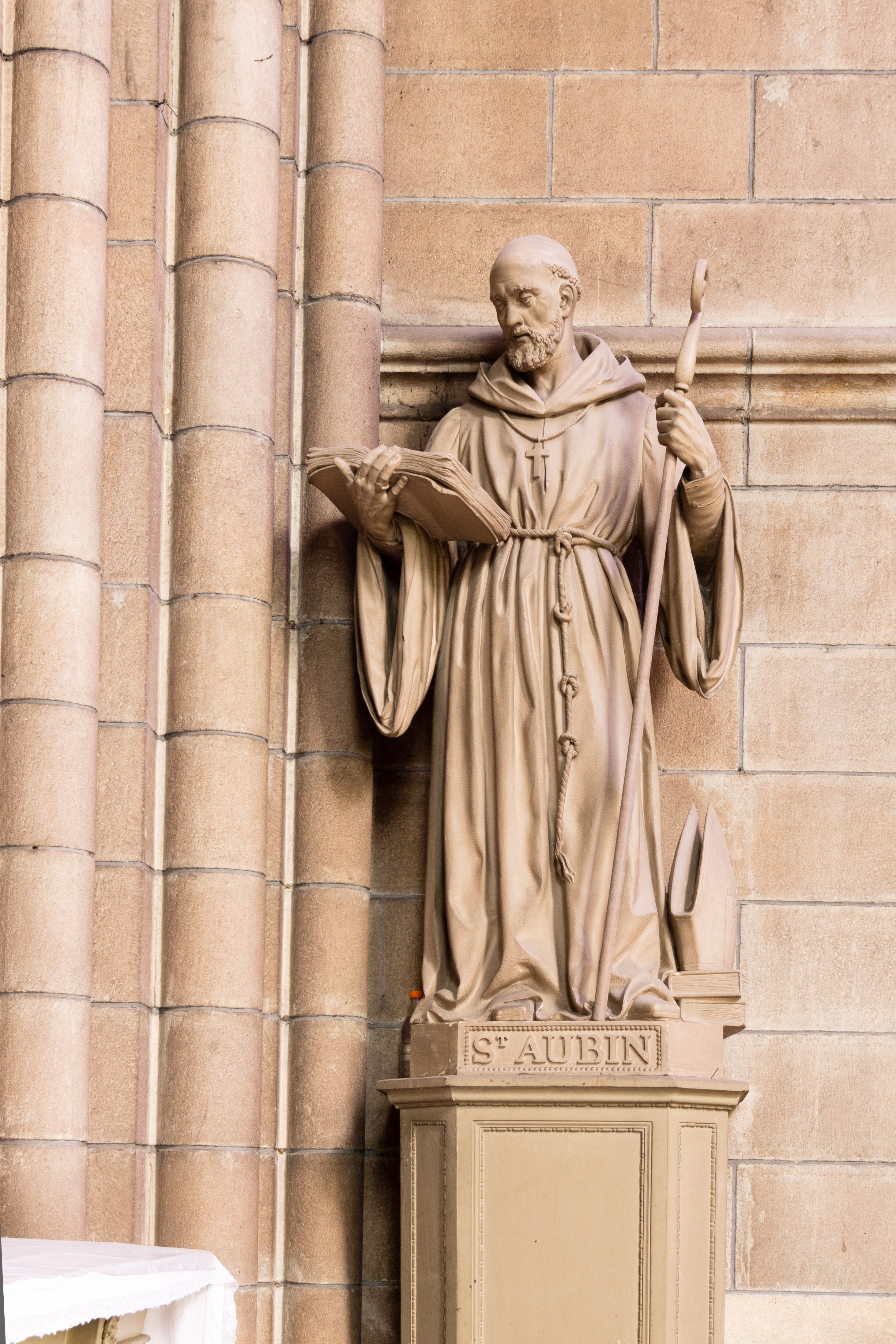 Statue de saint Aubin, Basilique Notre Dame de Bonne Nouvelle, Rennes, France